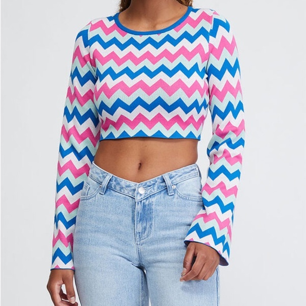 Charlie Holiday NWT Candice Top Chevron Print Women’s Med, 6 Cropped Bell Sleeve